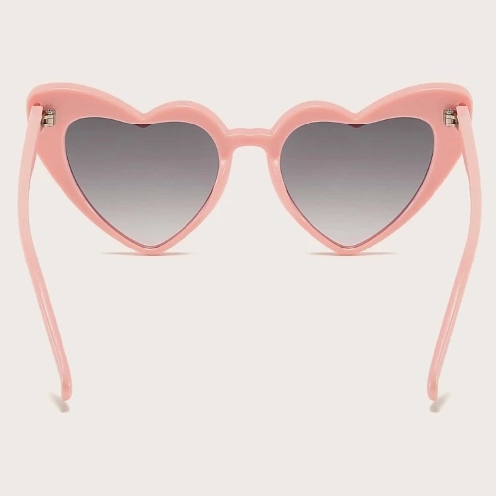Retro light pink heart sunglasses with case - Picture 3 of 3